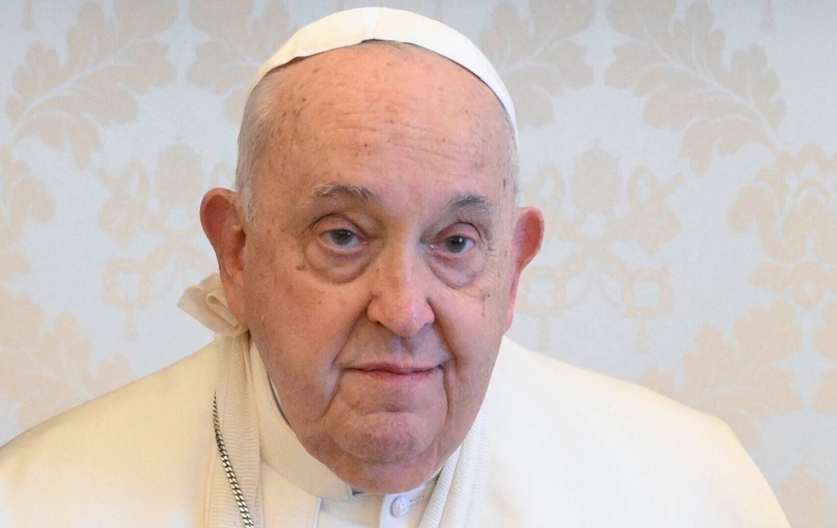 You are currently viewing Pope Francis has injured his right arm in a fall