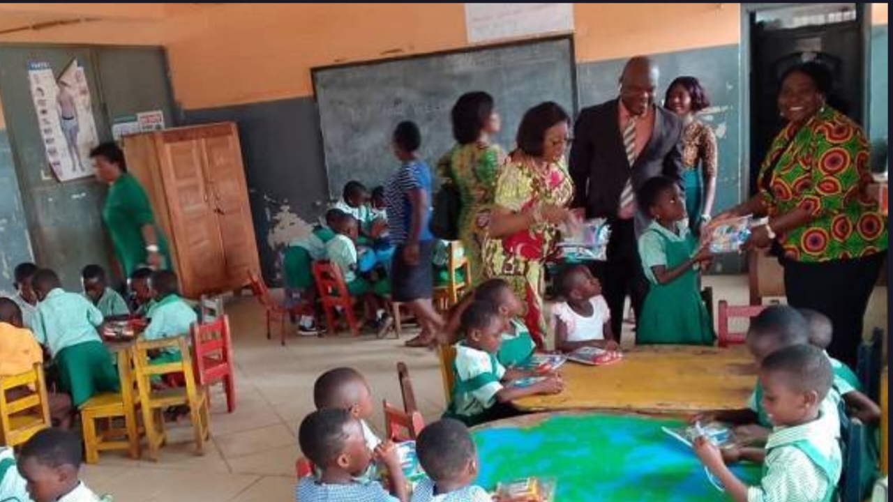 You are currently viewing Unpaid Salary Protest: Newly Posted Teachers Storm GES Headquarters