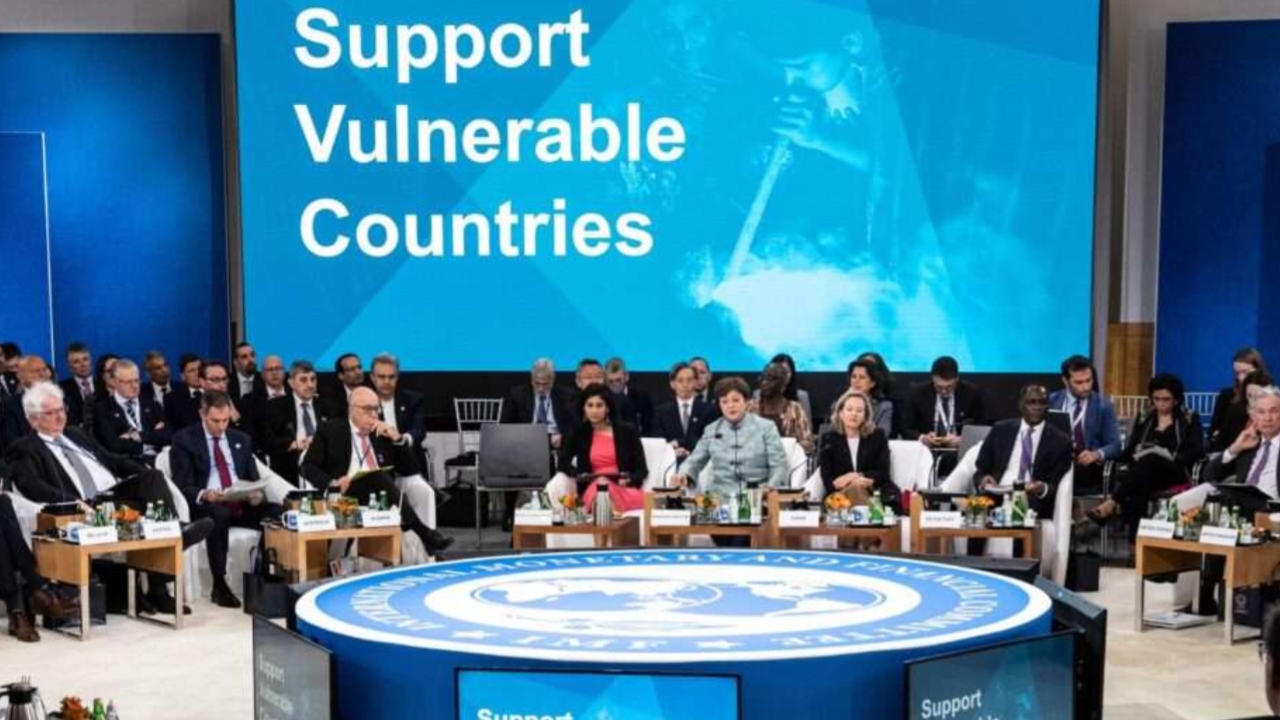 You are currently viewing IMF Pledges Support Amid Global Tariff Challenges