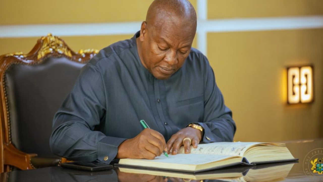 You are currently viewing Mahama Vows to Reform Health Training Colleges
