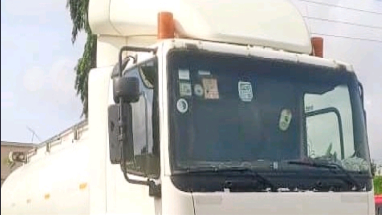 You are currently viewing Police Stop Fuel Tanker Carrying Smuggled Cocoa Beans
