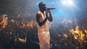 Read more about the article Sarkodie Thrills Fans in Kumasi Despite Heavy Rain